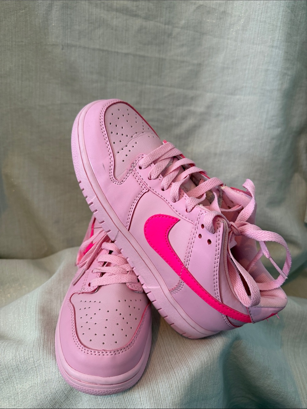 Pink Women's Nike Athletic Sneakers - Bright Pink Accent Sz 8